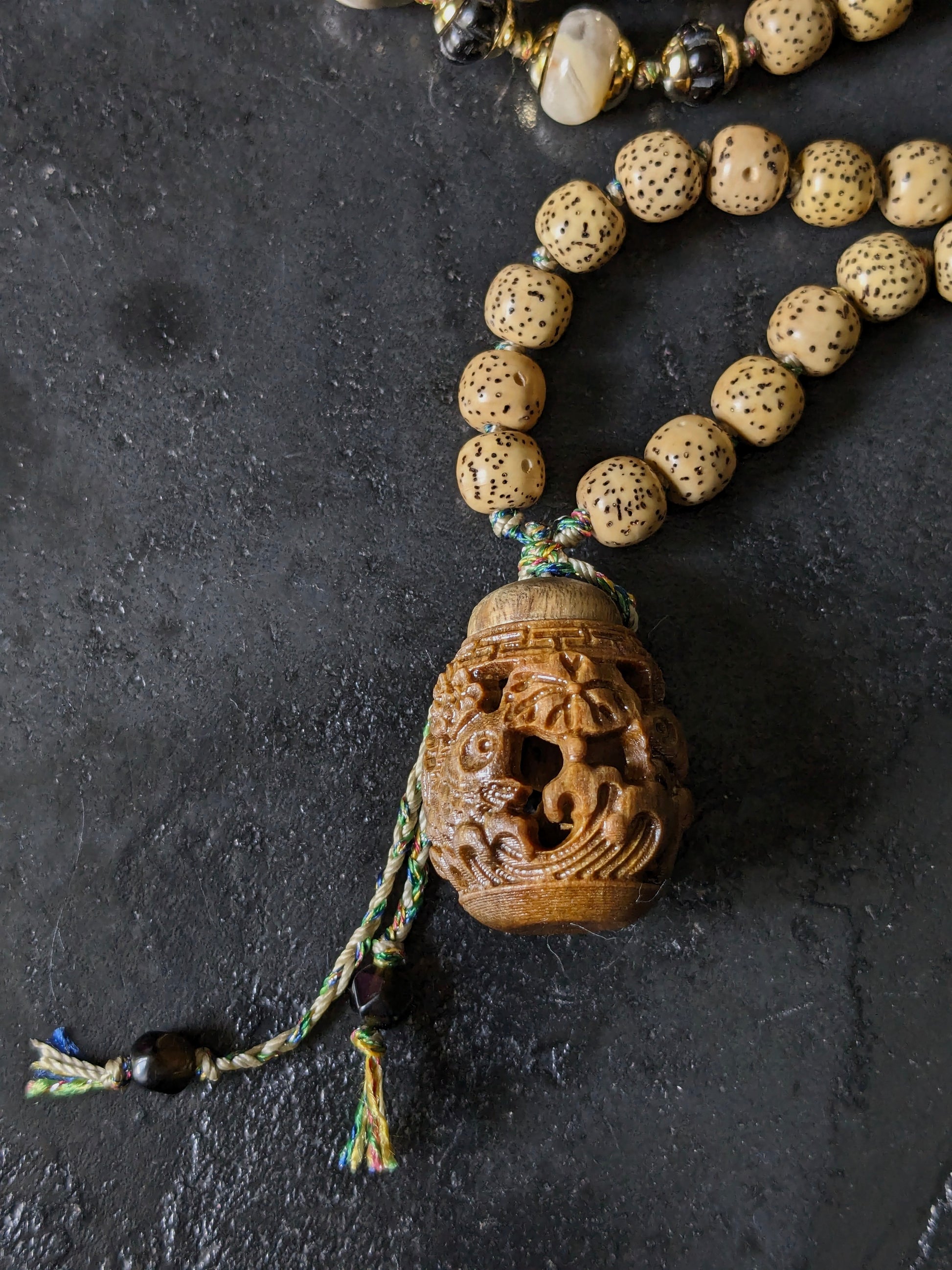 Mala traditionnel en graine de bodhi et pierres naturelles, noué main, 108 perles, création made in France