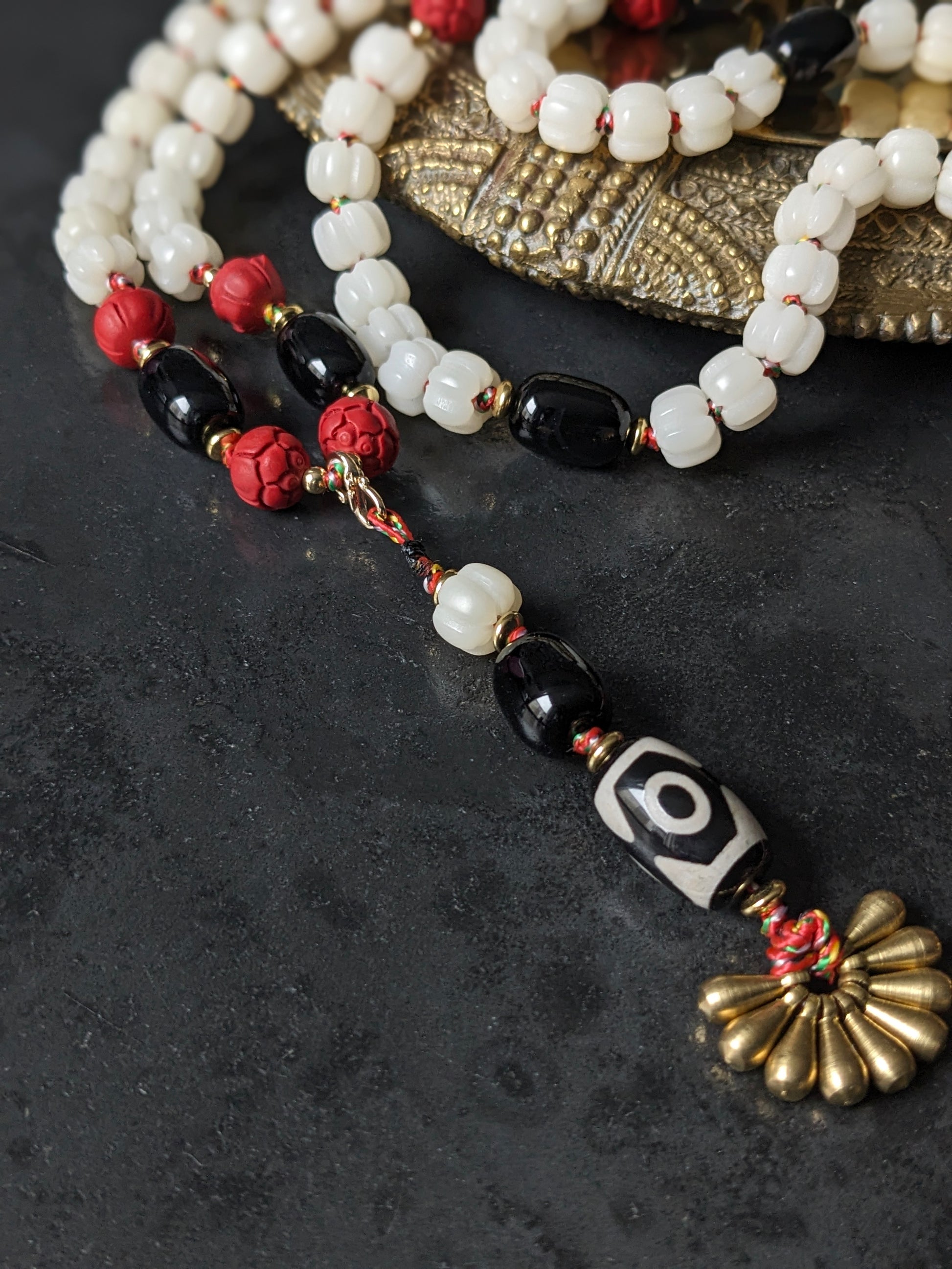 Mala traditionnel en onyx, perles bodhi et éléphant