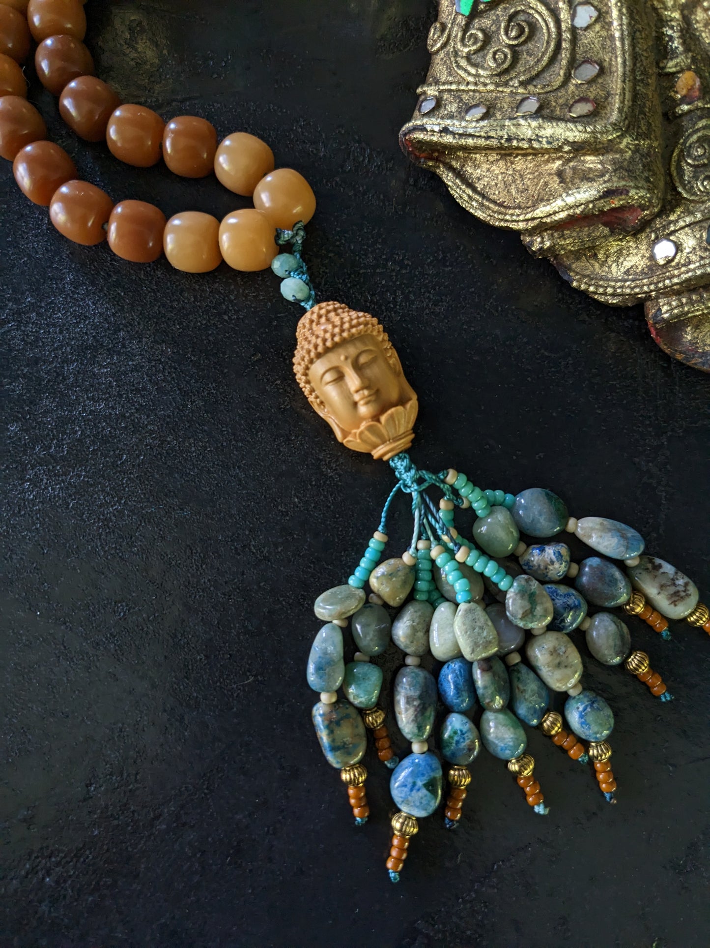 Mala traditionnel tibétain en graines de bodhi et pierres fines, fait à la main en France
