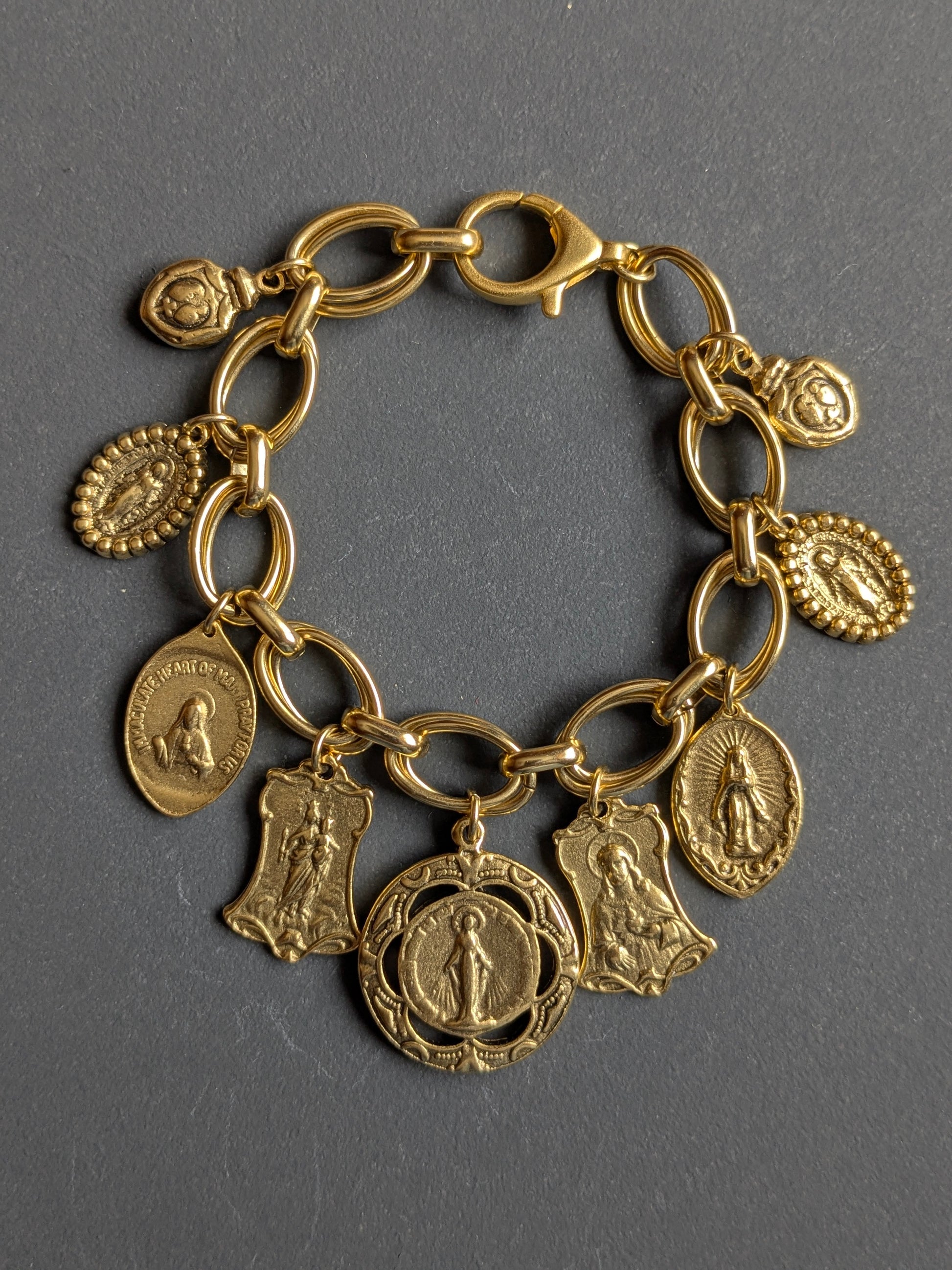 Médaille réversible Vierge à l'Enfant et Christ sur le bracelet Épiphanie, pièce unique Mudra.