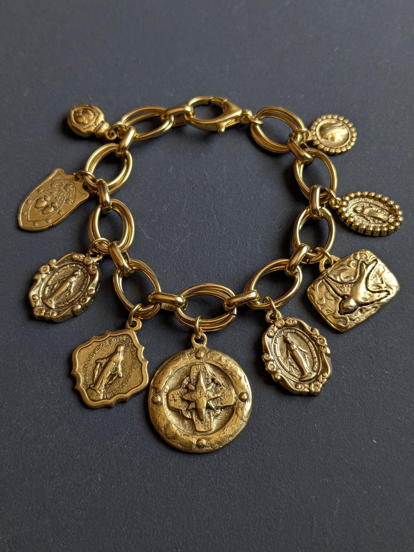 Bracelet Stella Maris, colombe et Médailles Miraculeuses en laiton plaqué or 12kt, pièce unique.