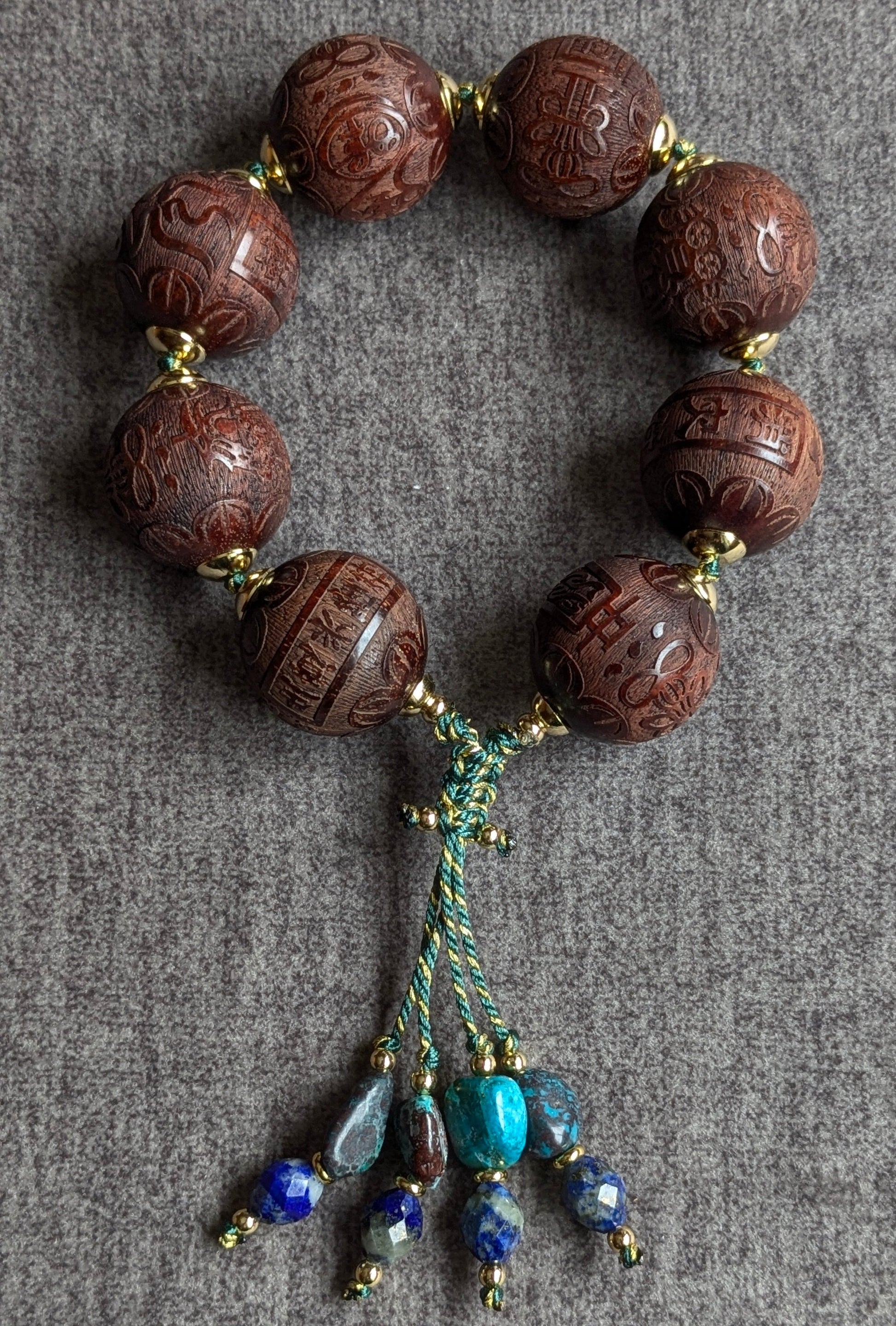 Pampilles minérales en chrysocolle turquoise et lapis lazuli bleu sur bracelet chandja