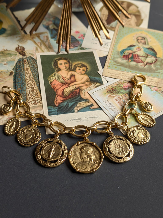 Bracelet Vaillance par Mudra, Jeanne d'Arc réversible et Médailles Miraculeuses sur maille ovale dorée.