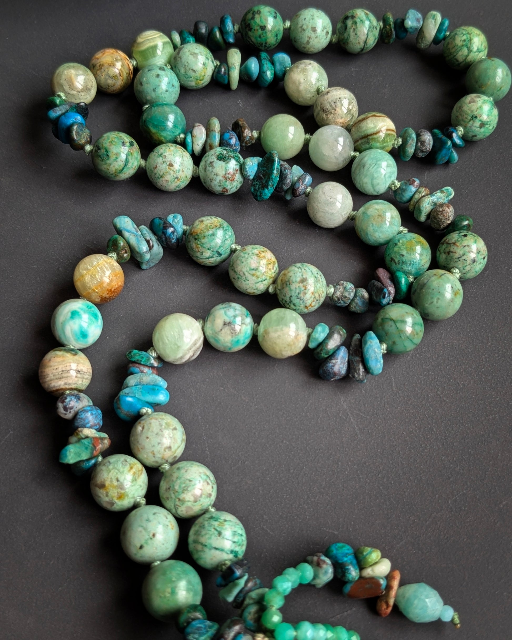 Collier long en amazonite, turquoise péruvienne, chrysocolle et jaspe vert, perles rondes et puces alternées, collection Bodhi Bliss