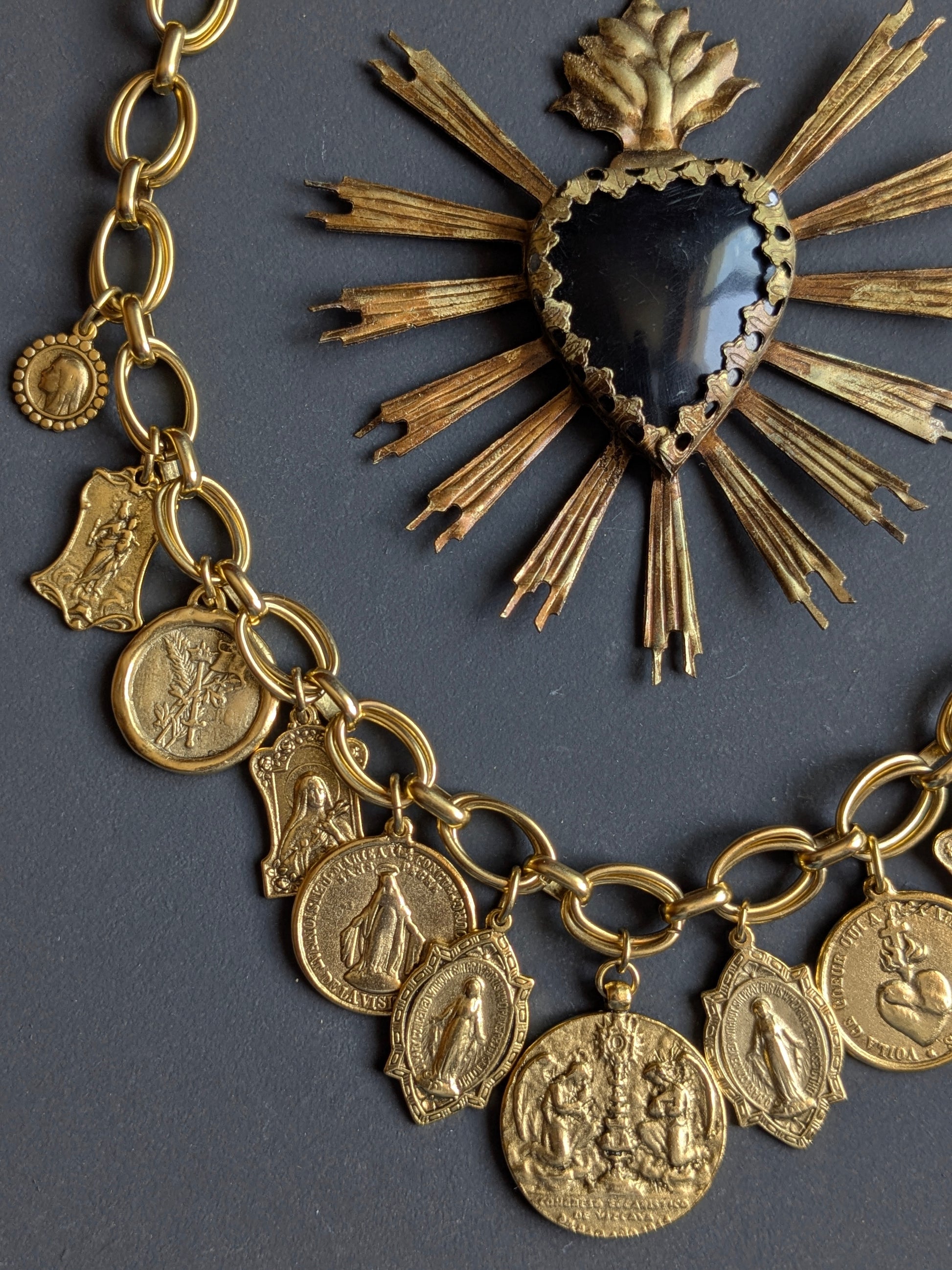Collier Fortis de Mudra, Vierge à l'Enfant et Notre-Dame de Lourdes réversibles, collection Oh My God.
