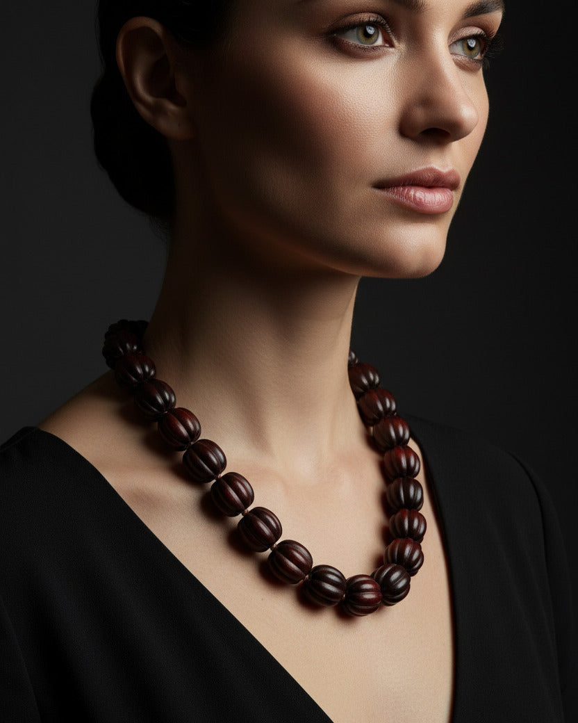 Vue portée du collier en version courte et affirmée