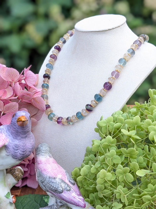 Collier unique en quartz à rutiles dorés et fluorite, bijou minéral et bohemien, fermeture magnétique pratique
