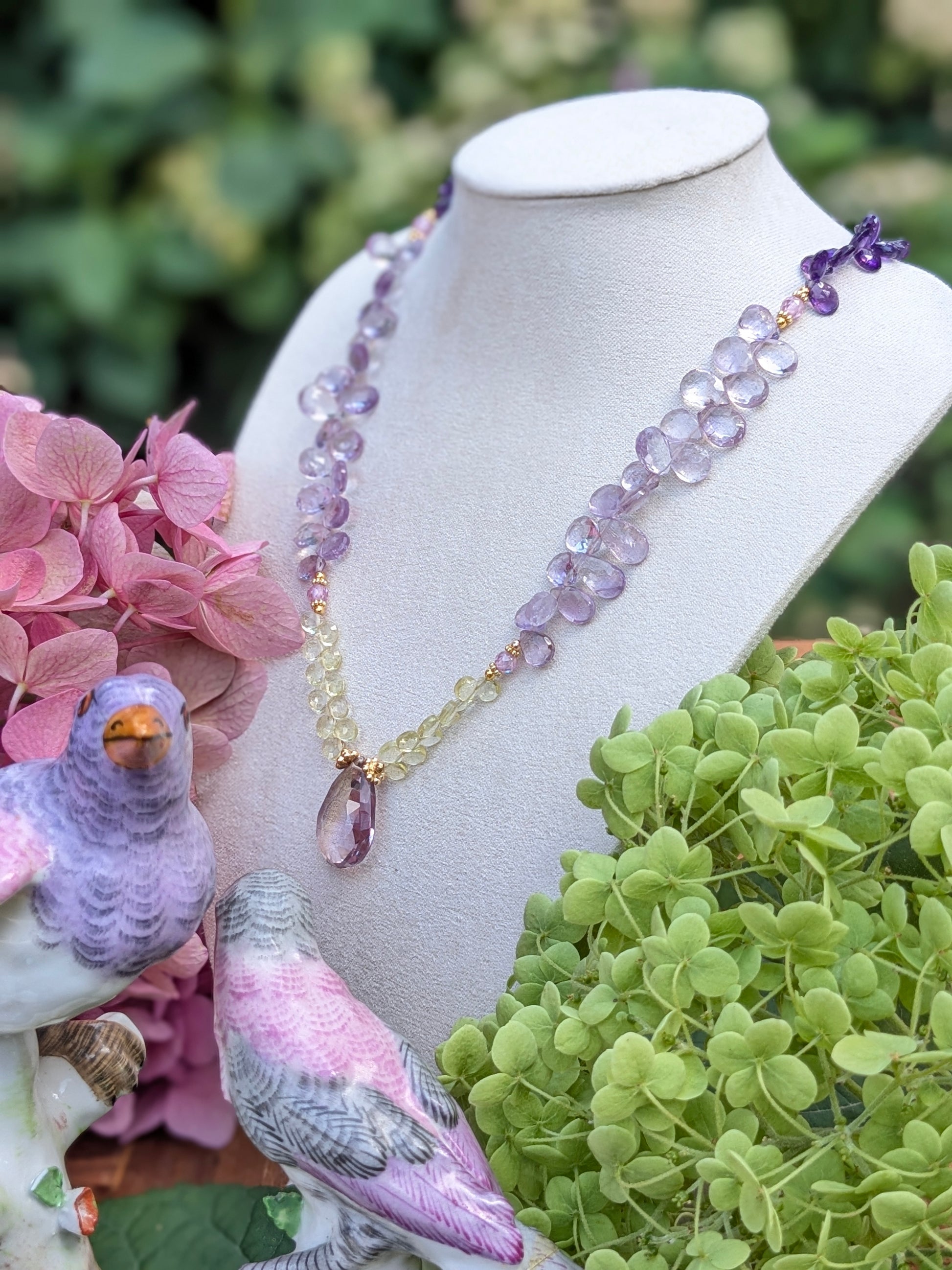 Collier énergétique Pavitra, harmonie d'amétrine, quartz citron et améthyste pastel
