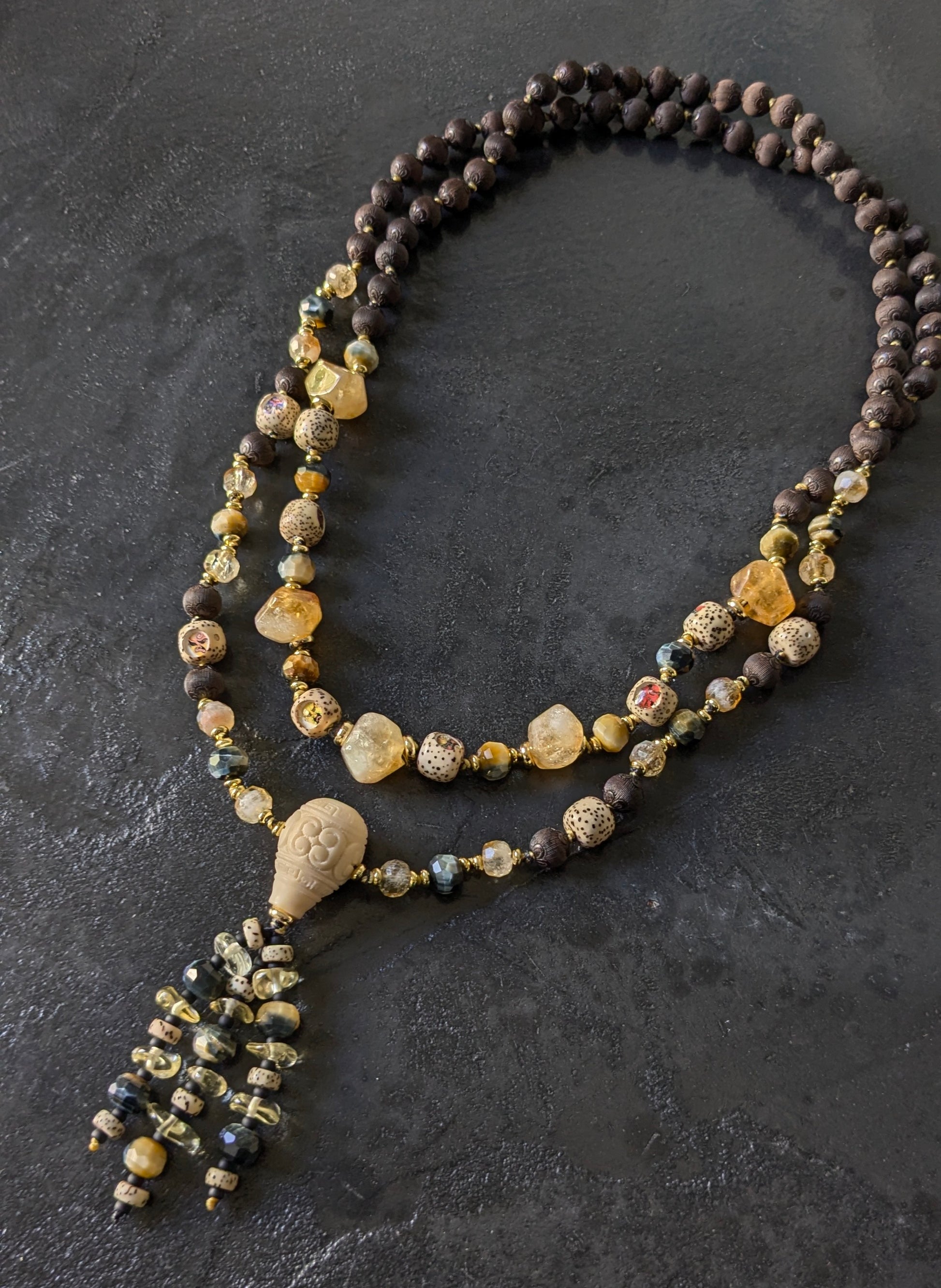 Mala méditation Nivriti, mélange de minéraux et de spiritualité asiatique, design unique