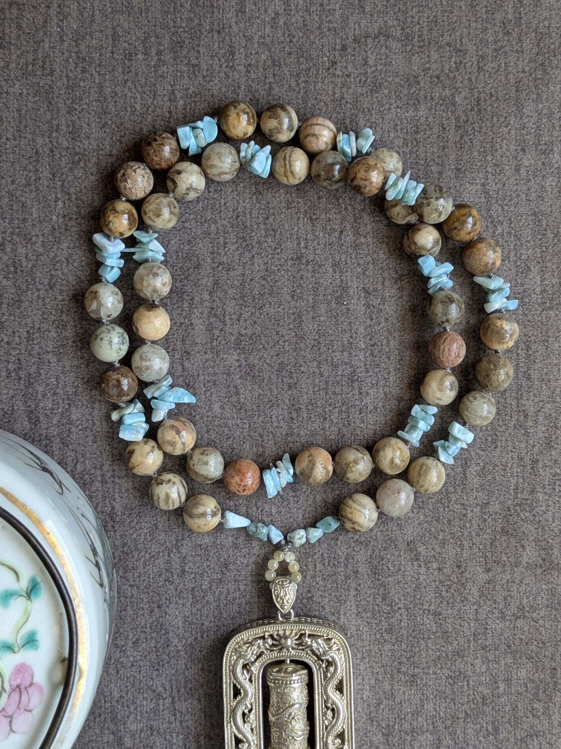 Franges de nacre et larimar du tassel signature Mani