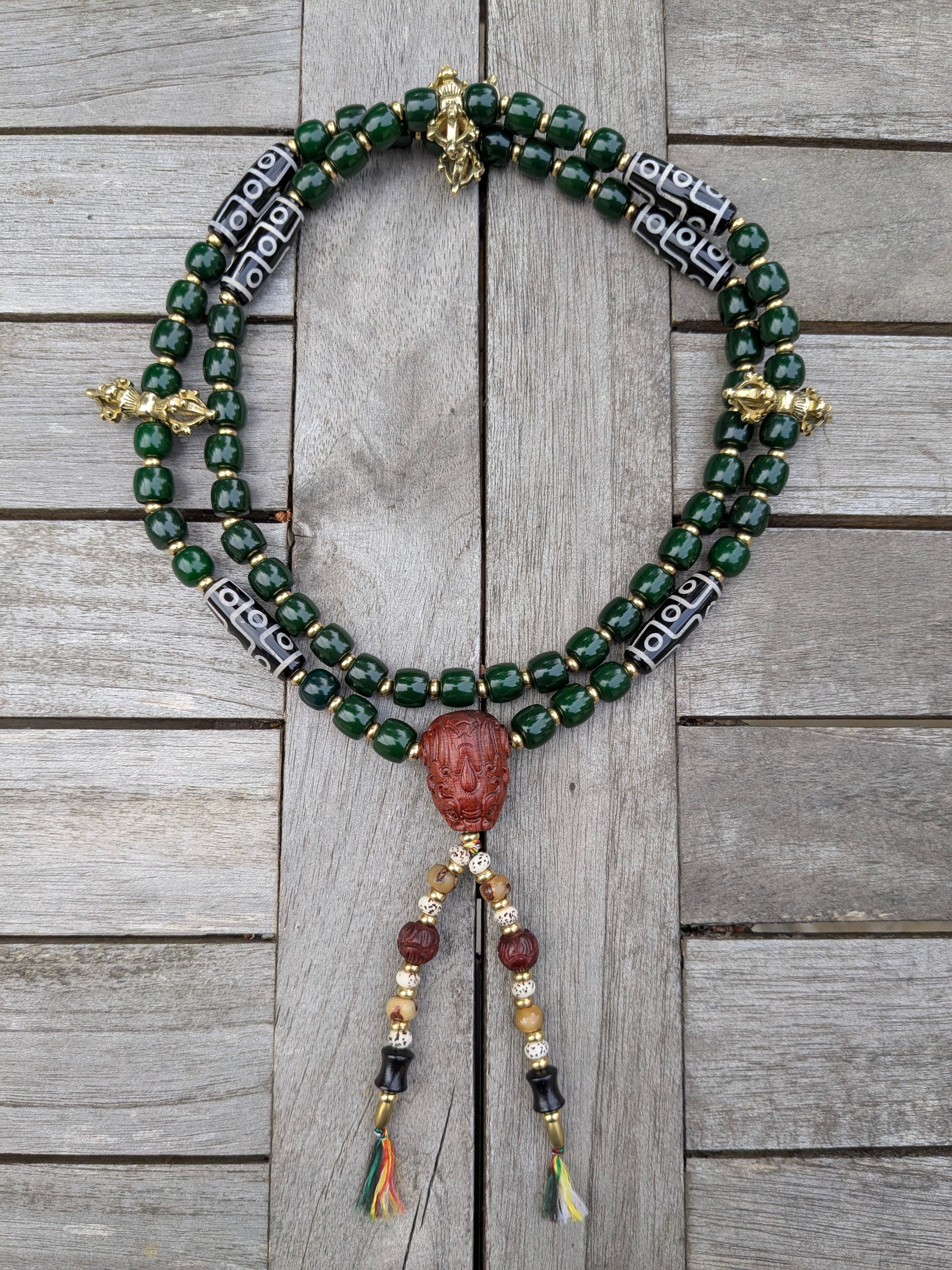 Collier talisman Garima, symboles tibétains (dzi, dorje) et pixiu chinois – Protection et prospérité