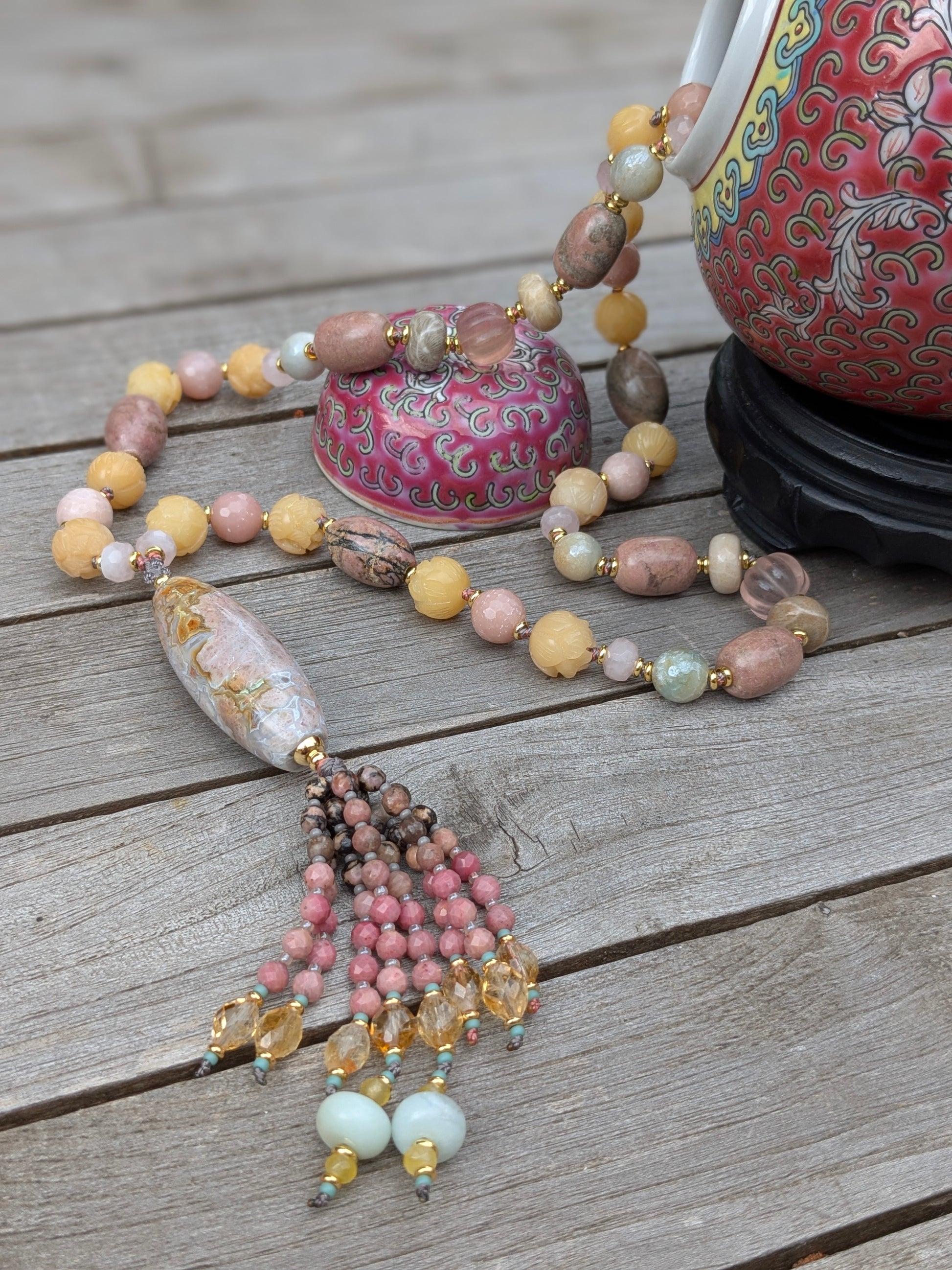 Sautoir Jivana : perles bodhi lotus, quartz rose, opales, agate mexicaine – Tassel en pierres fines