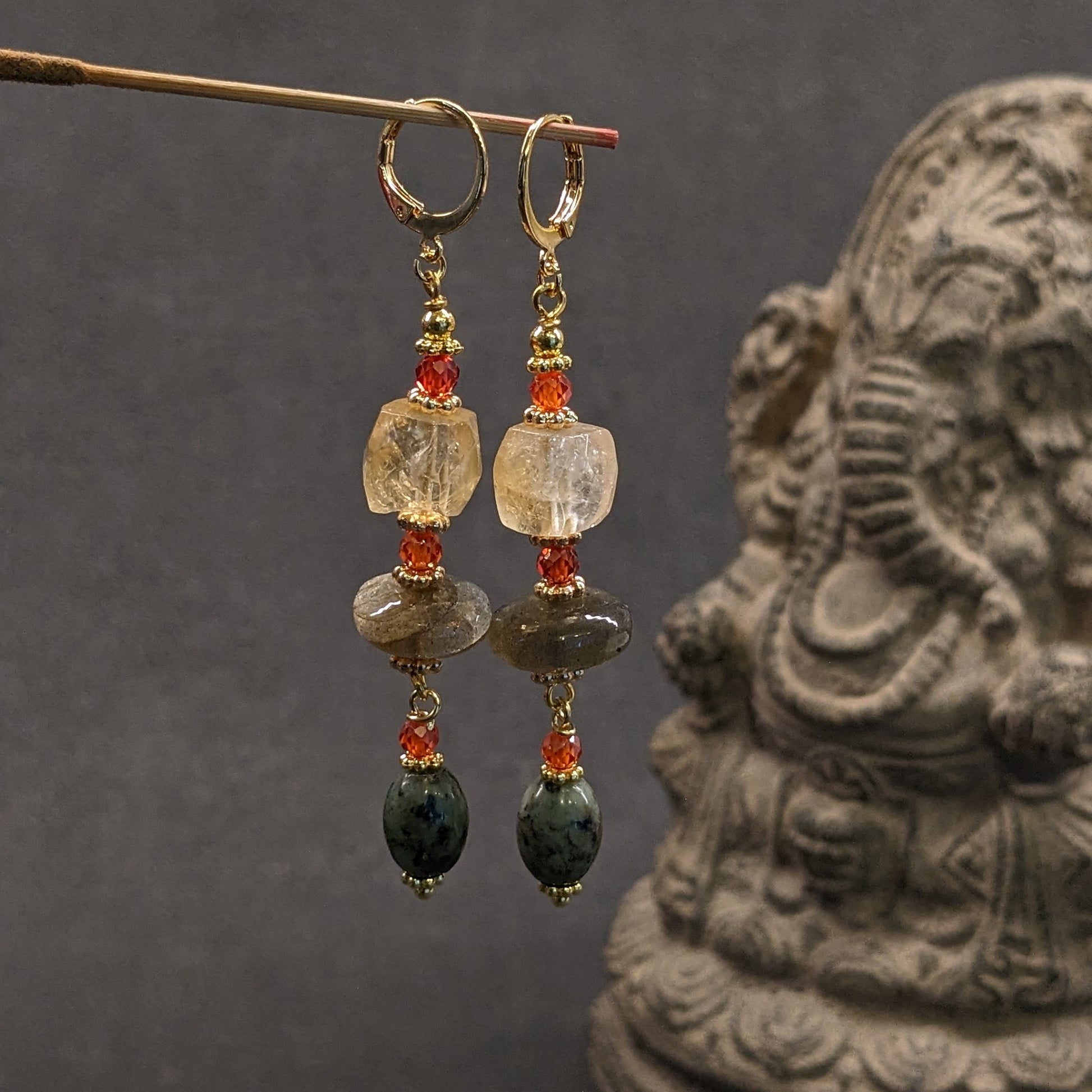 Boucles d'oreilles haute fantaisie en pierres fines