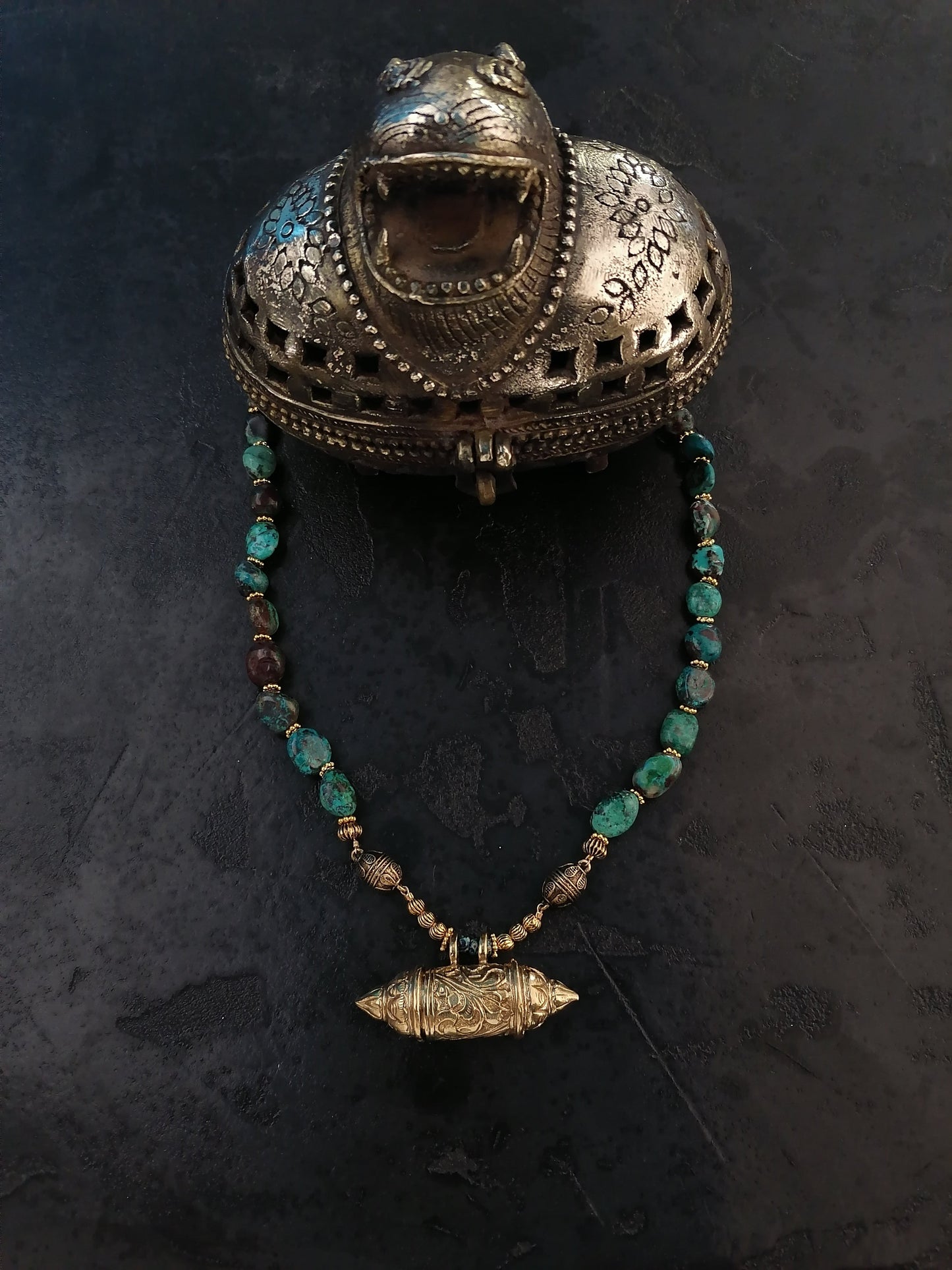 Collier ethnique en chrysocolles et boite à amulette du Rajasthan