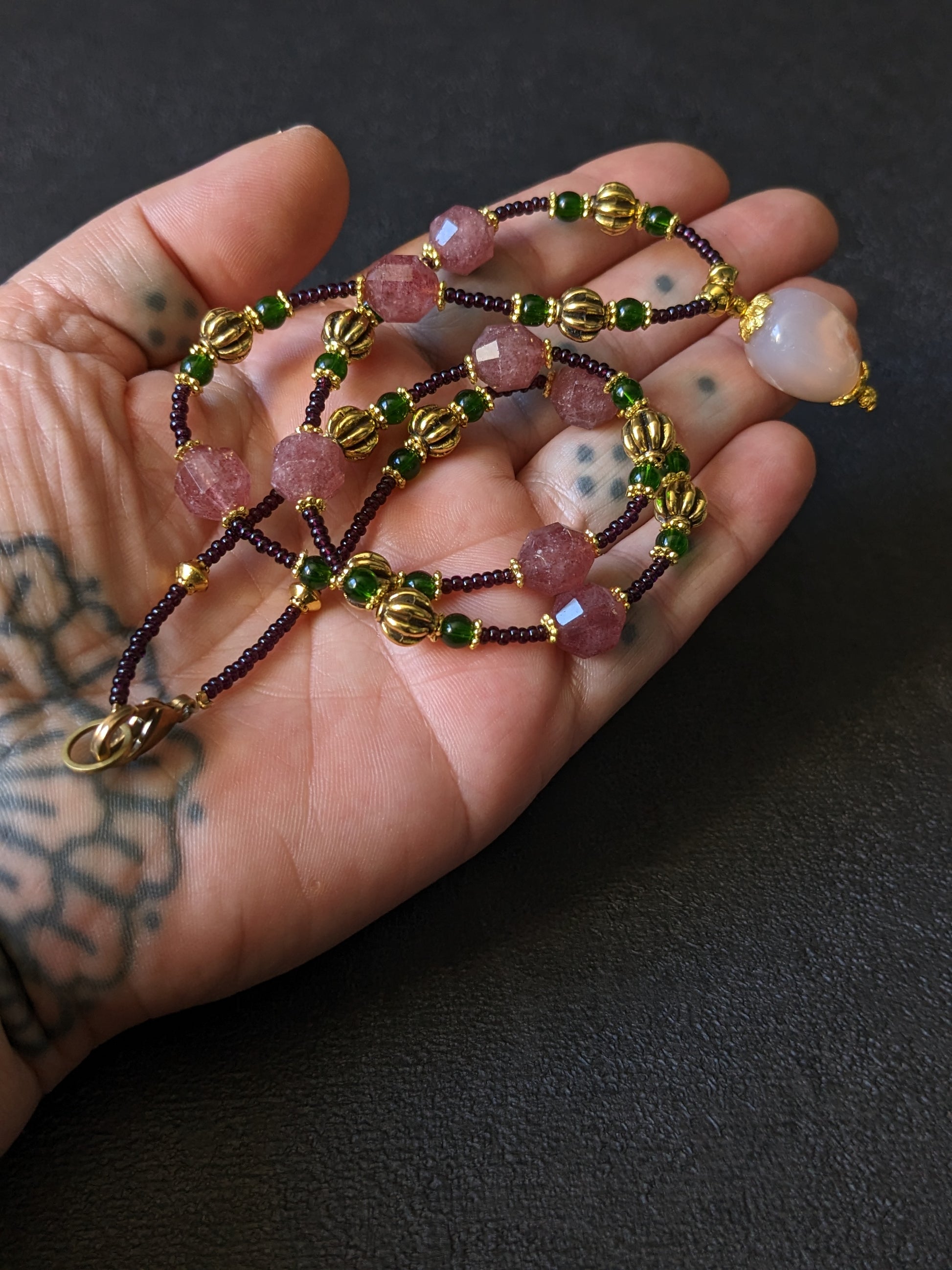 Bijoux de créateur en pierres fines, style bohème et ethnique